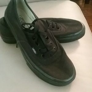 Vans black tennis shoes